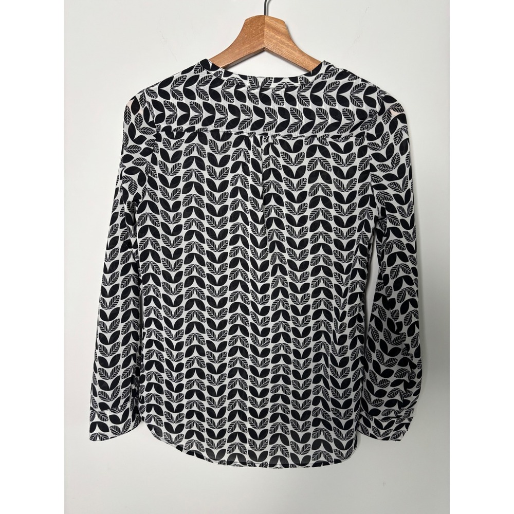 41 Hawthorn Womens Black White Leaf Print Roll Tab Sleeve Blouse Small - Picture 2 of 7
